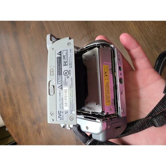 JVC Digital Video Camera GR-D395U 32X Optical Zoom Mini DV Wide Mode Silver W/ S - Picture 15 of 16